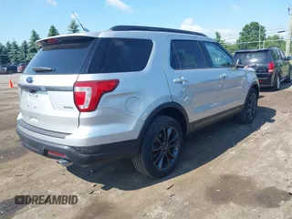 2019 Ford Explorer XLT z VIN 1FM5K8D83KGA27455, wystawiony jako IAAI lot #42468757 z przebiegiem 36 109 mil mil oraz . Historia ofert i sprzedaży dostępna na DreamBid. Obrazek 4.