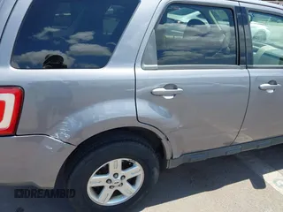2008 Ford Escape Hybrid z VIN 1FMCU49HX8KC68082, wystawiony jako IAAI lot #42806471 z przebiegiem 104 848 mil mil oraz . Historia ofert i sprzedaży dostępna na DreamBid. Obrazek 12.