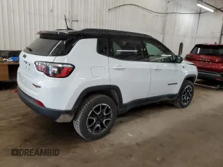 2025 Jeep Compass Trailhawk with VIN 3C4NJDDN8ST529024, listed as a Copart auction lot 61383465 with 4,233 mi miles and Salvage title. Bid and sale history available at DreamBid. Image 3.
