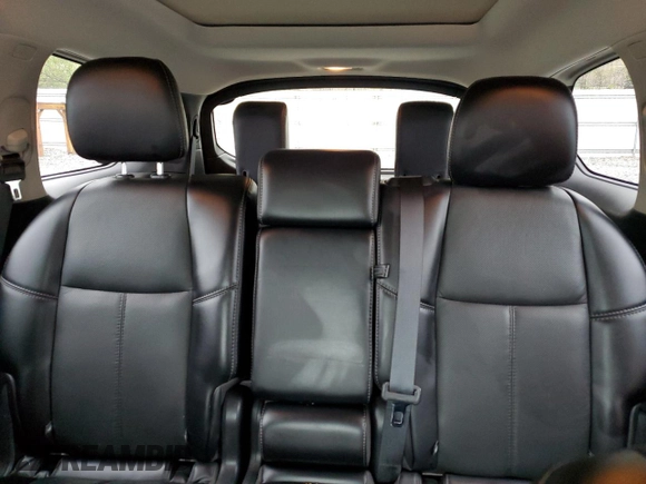 2018 Nissan Pathfinder SL z VIN 5N1DR2MM7JC664789, wystawiony jako Copart lot #55627295 z przebiegiem 95 165 mil mil oraz Szkoda całkowita • Salvage title. Historia ofert i sprzedaży dostępna na DreamBid. Obrazek 10.