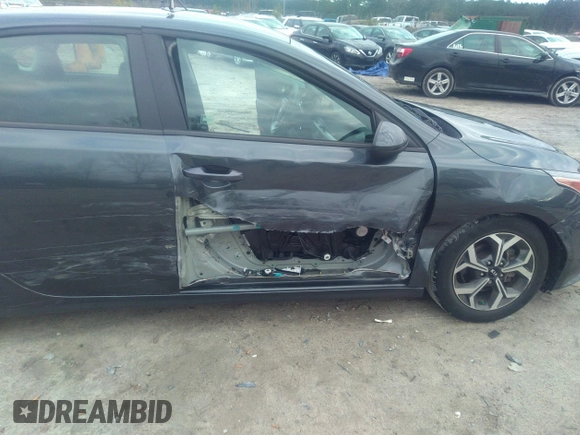 2019 Kia Forte LXS with VIN 3KPF24AD5KE132436, listed as a IAAI auction lot 41632524 with 26,005 mi miles. Bid and sale history available at carsss.com. Image 6.