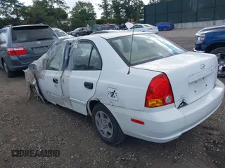 2004 Hyundai Accent GL z VIN KMHCG45C24U559935, wystawiony jako IAAI lot #40487927 z przebiegiem Nie podano mil oraz . Historia ofert i sprzedaży dostępna na DreamBid. Obrazek 3.