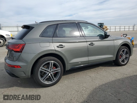2024 Audi Q5 S line Premium Plus z VIN WA1E2AFY3R2073149, wystawiony jako Copart lot #47267295 z przebiegiem 18 203 mil mil oraz Szkoda całkowita • Salvage title. Historia ofert i sprzedaży dostępna na DreamBid. Obrazek 3.