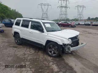 2015 Jeep Patriot Latitude z VIN 1C4NJRFB7FD189067, wystawiony jako IAAI lot #42278134 z przebiegiem 91 640 mil mil oraz . Historia ofert i sprzedaży dostępna na DreamBid. Obrazek 1.