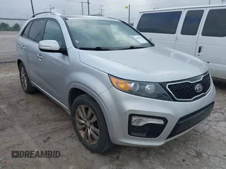 2013 Kia Sorento SX z VIN 5XYKW4A24DG409813, wystawiony jako IAAI lot #42096259 z przebiegiem 102 463 mil mil oraz . Historia ofert i sprzedaży dostępna na DreamBid. Obrazek 1.