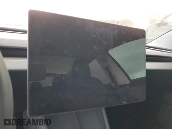 2024 Tesla Model 3 z VIN 5YJ3E1EA5RF741944, wystawiony jako Copart lot #45755205 z przebiegiem Nie podano mil oraz Szkody całkowita. Historia ofert i sprzedaży dostępna na DreamBid. Obrazek 9.