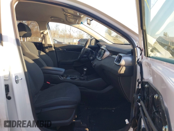2019 Kia Sorento LX V6 with VIN 5XYPG4A57KG481194, listed as a IAAI auction lot 41748834 with 139,829 mi miles. Bid and sale history available at carsss.com. Image 5.
