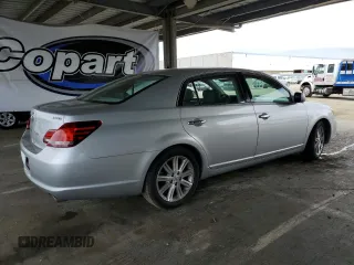 2008 Toyota Avalon XL z VIN 4T1BK36B28U321261, wystawiony jako Copart lot #60431595 z przebiegiem 178 799 mil mil oraz Czysty tytuł • Clean title. Historia ofert i sprzedaży dostępna na DreamBid. Obrazek 3.