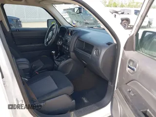 2014 Jeep Patriot Latitude with VIN 1C4NJPFA3ED618523, listed as a IAAI auction lot 41750625 with Not Provided miles and . Bid and sale history available at carsss.com. Image 5.
