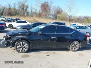 2019 Nissan Altima 2.5 SV with VIN 1N4BL4DV1KC104369, listed as a IAAI auction lot 41933069 with 40,542 mi miles. Bid and sale history available at carsss.com. Image 15.