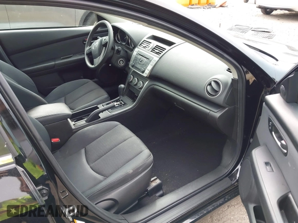 2011 Mazda Mazda6 i Sport with VIN 1YVHZ8BH8B5M19286, listed as a IAAI auction lot 41356987 with 103,487 mi miles. Bid and sale history available at carsss.com. Image 5.