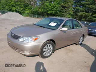 2002 Toyota Camry XLE z VIN 4T1BF30K02U001246, wystawiony jako IAAI lot #42334251 z przebiegiem 58 575 mil mil oraz . Historia ofert i sprzedaży dostępna na DreamBid. Obrazek 2.