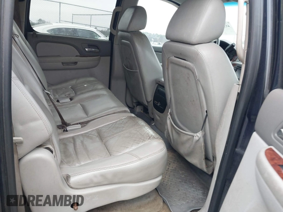 2007 Chevrolet Suburban LT with VIN 1GNFC16067R276582, listed as a IAAI auction lot 41494768 with 300,791 mi miles and . Bid and sale history available at DreamBid. Image 8.