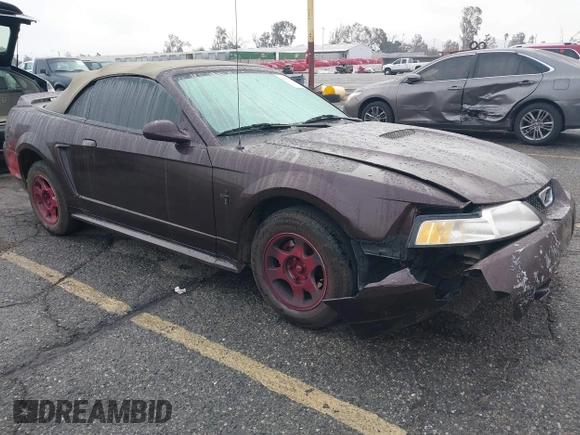 2000 Ford Mustang with VIN 1FAFP4447YF178173, listed as a IAAI auction lot 41506204 with 157,370 mi miles. Bid and sale history available at carsss.com. Image 1.