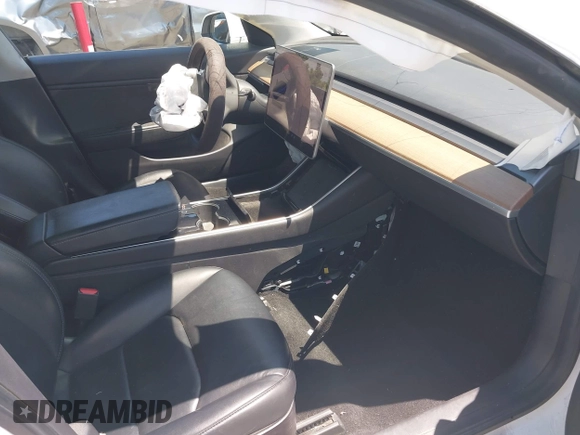 2020 Tesla Model 3 Performance z VIN 5YJ3E1EC6LF805448, wystawiony jako IAAI lot #42207433 z przebiegiem 114 412 mil mil oraz . Historia ofert i sprzedaży dostępna na DreamBid. Obrazek 5.