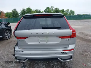 2024 Volvo XC60 Plus Dark Theme z VIN YV4L12RL5R1885058, wystawiony jako IAAI lot #42167034 z przebiegiem 25 886 mil mil oraz . Historia ofert i sprzedaży dostępna na DreamBid. Obrazek 16.