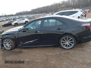 2021 Cadillac CT4 V-Series z VIN 1G6DH5RL9M0128623, wystawiony jako IAAI lot #41794786 z przebiegiem 25 314 mil mil oraz . Historia ofert i sprzedaży dostępna na DreamBid. Obrazek 13.