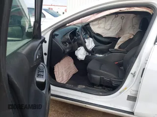 2016 Chevrolet Malibu LS z VIN 1G1ZB5ST6GF303726, wystawiony jako IAAI lot #41914748 z przebiegiem 159 416 mil mil oraz . Historia ofert i sprzedaży dostępna na DreamBid. Obrazek 5.