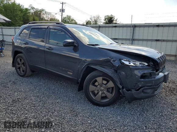 2017 Jeep Cherokee 75th Anniversary Edition z VIN 1C4PJMCB6HW568617, wystawiony jako Copart lot #55607595 z przebiegiem 83 662 mil mil oraz Szkoda całkowita • Salvage title. Historia ofert i sprzedaży dostępna na DreamBid. Obrazek 4.