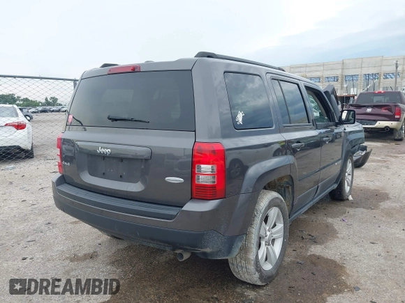 2017 Jeep Patriot High Altitude z VIN 1C4NJRFBXHD113930, wystawiony jako IAAI lot #42463936 z przebiegiem 90 087 mil mil oraz . Historia ofert i sprzedaży dostępna na DreamBid. Obrazek 4.