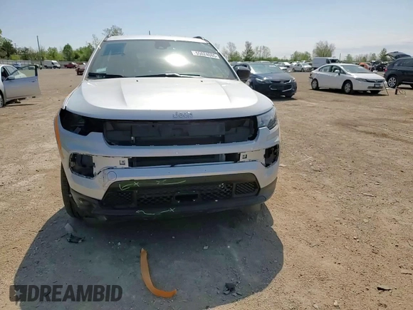 2025 Jeep Compass Latitude z VIN 3C4NJDBN1ST566404, wystawiony jako Copart lot #55024085 z przebiegiem 381 mil mil oraz Szkoda całkowita • Salvage title. Historia ofert i sprzedaży dostępna na DreamBid. Obrazek 14.