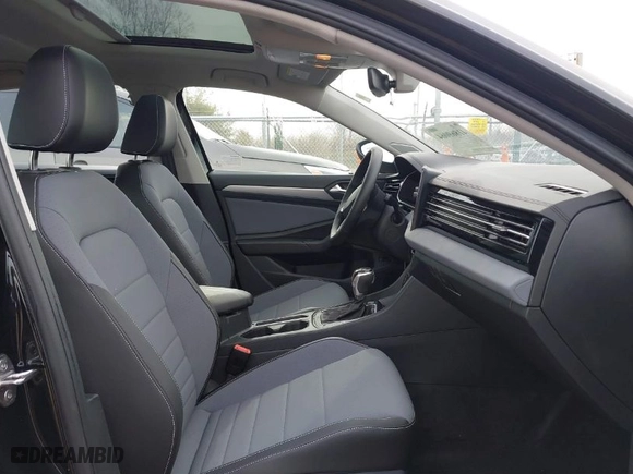 2025 Volkswagen Jetta SE with VIN 3VW7X7BU6SM032015, listed as a IAAI auction lot 41869064 with 2,550 mi miles. Bid and sale history available at carsss.com. Image 5.