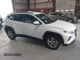 2024 Hyundai Tucson SEL z VIN KM8JBCDE4RU348066, wystawiony jako IAAI lot #40451653 z przebiegiem 3 742 mil mil oraz . Historia ofert i sprzedaży dostępna na DreamBid. Obrazek 1.