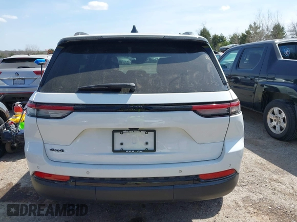 2023 Jeep Grand Cherokee Laredo z VIN 1C4RJHAG2PC538934, wystawiony jako IAAI lot #41902861 z przebiegiem 31 664 mil mil oraz . Historia ofert i sprzedaży dostępna na DreamBid. Obrazek 17.