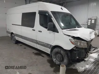 2021 Mercedes-Benz Sprinter Cargo with VIN W1Y4ECHY9MT060129, listed as a IAAI auction lot 41616041 with 215,726 mi miles. Bid and sale history available at carsss.com. Image 1.