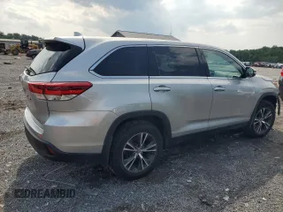 2019 Toyota Highlander LE with VIN 5TDBZRFH3KS975866, listed as a Copart auction lot 60226695 with 68,113 mi miles and Salvage title. Bid and sale history available at DreamBid. Image 3.