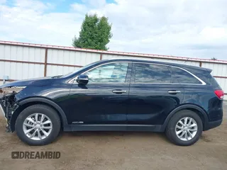 2016 Kia Sorento LX z VIN 5XYPGDA50GG131686, wystawiony jako IAAI lot #42416861 z przebiegiem 113 446 mil mil oraz . Historia ofert i sprzedaży dostępna na DreamBid. Obrazek 15.