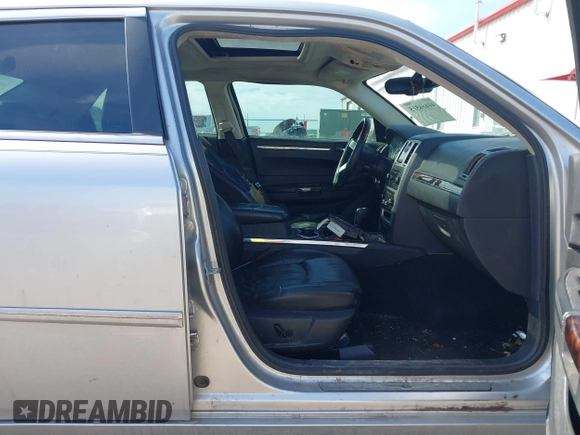 2008 Chrysler 300 C with VIN 2C3KK63H78H132546, listed as a IAAI auction lot 41634515 with 190,446 mi miles and . Bid and sale history available at carsss.com. Image 5.