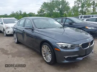 2013 BMW 3 Series 328i xDrive z VIN WBA3B3C59DF532668, wystawiony jako IAAI lot #42355145 z przebiegiem 162 580 mil mil oraz . Historia ofert i sprzedaży dostępna na DreamBid. Obrazek 1.