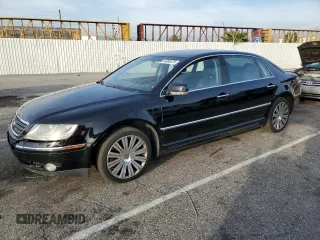 2006 Volkswagen Phaeton z VIN WVWAF03D268002733, wystawiony jako Copart lot #44980475 z przebiegiem 90 539 mil mil oraz Tytuł czysty. Historia ofert i sprzedaży dostępna na DreamBid. Obrazek 1.