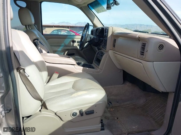 2003 Chevrolet Suburban LT with VIN 3GNFK16Z23G236849, listed as a IAAI auction lot 40980234 with NaN miles. Bid and sale history available at carsss.com. Image 5.