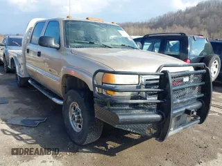 2005 GMC Sierra 2500HD SLE z VIN 1GTHK23U65F802497, wystawiony jako IAAI lot #41649625 z przebiegiem 191 424 mil mil oraz . Historia ofert i sprzedaży dostępna na DreamBid. Obrazek 1.
