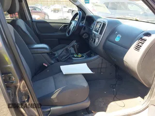 2005 Ford Escape XLS Value with VIN 1FMYU02Z95KC05634, listed as a IAAI auction lot 41888882 with 213,098 mi miles. Bid and sale history available at carsss.com. Image 5.