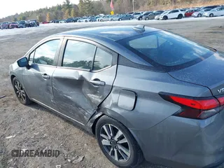 2021 Nissan Versa SV z VIN 3N1CN8EV9ML886249, wystawiony jako IAAI lot #41340890 z przebiegiem 85 931 mil mil oraz . Historia ofert i sprzedaży dostępna na DreamBid. Obrazek 6.