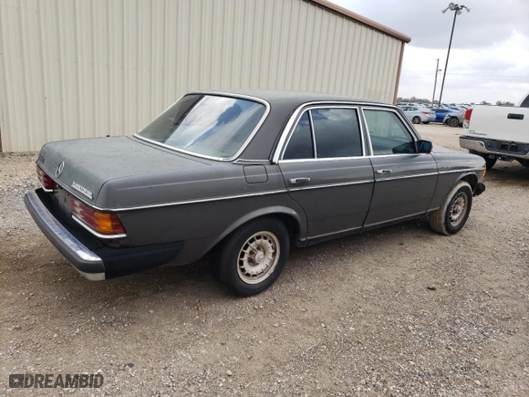 1984 Mercedes-Benz 300 Series 300D-T with VIN WDBAB33A6EA136928, listed as a Copart auction lot 79703564 with 202824 miles and Clean Title. Bid and sale history available at carsss.com. Image 3.