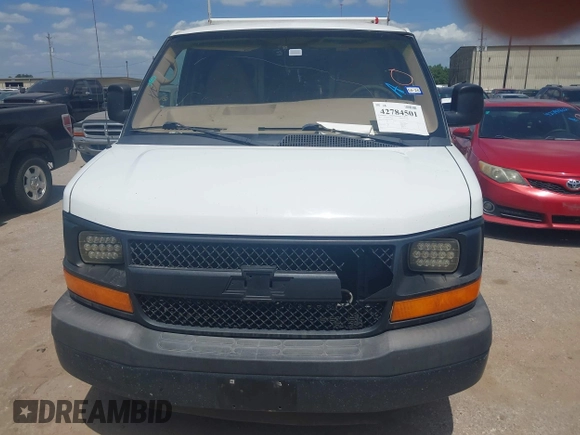 2013 Chevrolet Express Cargo z VIN 1GCWGFBA2D1165045, wystawiony jako IAAI lot #42784501 z przebiegiem 326 439 mil mil oraz . Historia ofert i sprzedaży dostępna na DreamBid. Obrazek 12.