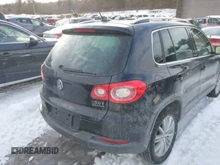 2011 Volkswagen Tiguan SE with VIN WVGBV7AX7BW515555, listed as a IAAI auction lot 41627913 with 49,424 mi miles and . Bid and sale history available at DreamBid. Image 4.
