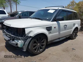 2008 Land Rover Range Rover Sport SC z VIN SALSH23418A181801, wystawiony jako IAAI lot #42595122 z przebiegiem 149 859 mil mil oraz . Historia ofert i sprzedaży dostępna na DreamBid. Obrazek 2.