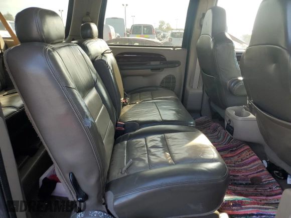 2003 Ford Excursion Eddie Bauer z VIN 1FMNU45S13EB44882, wystawiony jako Copart lot #72880424 z przebiegiem 215 341 mil mil oraz Czysty tytuł • Clean title. Historia ofert i sprzedaży dostępna na DreamBid. Obrazek 10.