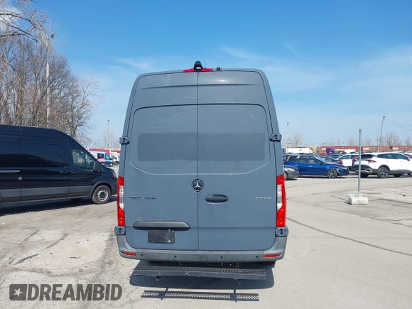 2019 Mercedes-Benz Sprinter Cargo z VIN WD4PF1CD6KP140250, wystawiony jako IAAI lot #40192921 z przebiegiem 85 972 mil mil oraz . Historia ofert i sprzedaży dostępna na DreamBid. Obrazek 17.
