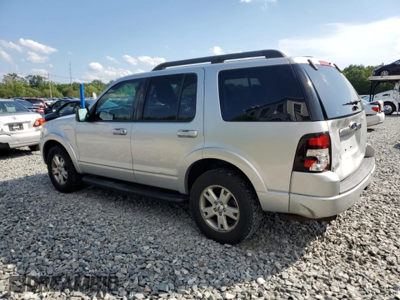 2010 Ford Explorer XLT z VIN 1FMEU7DE2AUA82828, wystawiony jako Copart lot #60664435 z przebiegiem 118 715 mil mil oraz Czysty tytuł • Clean title. Historia ofert i sprzedaży dostępna na DreamBid. Obrazek 2.