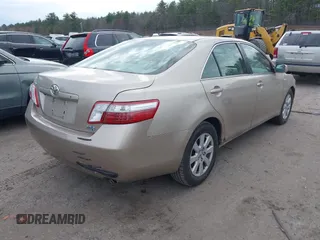 2008 Toyota Camry z VIN 4T1BB46K68U035158, wystawiony jako IAAI lot #42067790 z przebiegiem 220 913 mil mil oraz . Historia ofert i sprzedaży dostępna na DreamBid. Obrazek 4.