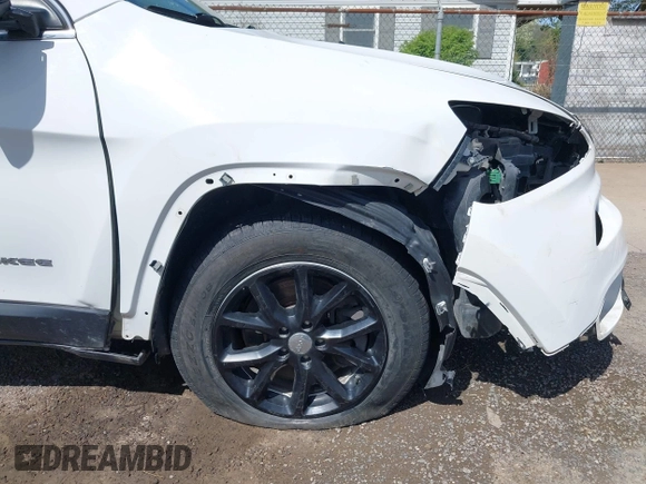 2015 Jeep Cherokee Latitude with VIN 1C4PJLCS3FW670254, listed as a IAAI auction lot 42060659 with 164,291 mi miles. Bid and sale history available at carsss.com. Image 18.