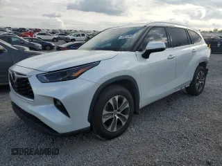 2022 Toyota Highlander XLE with VIN 5TDGZRBH4NS197657, listed as a Copart auction lot 54613985 with 47,706 mi miles and Salvage title. Bid and sale history available at DreamBid. Image 1.