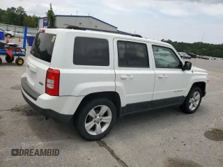2017 Jeep Patriot Latitude z VIN 1C4NJPFB2HD183300, wystawiony jako Copart lot #57647715 z przebiegiem 198 471 mil mil oraz Czysty tytuł • Clean title. Historia ofert i sprzedaży dostępna na DreamBid. Obrazek 3.