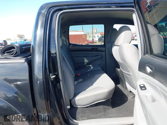 2015 Toyota Tacoma with VIN 3TMLU4EN2FM169326, listed as a IAAI auction lot 40689500 with 77,003 mi miles and . Bid and sale history available at DreamBid. Image 8.
